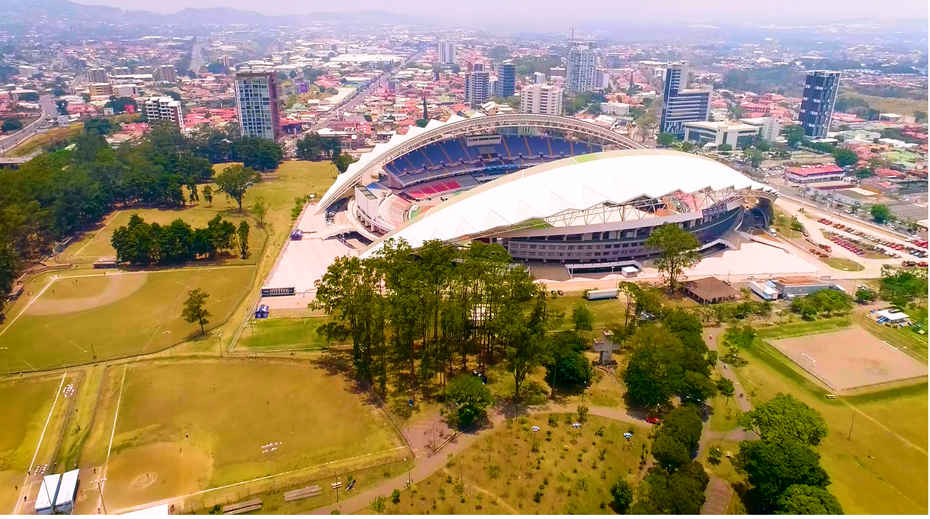 Vista aerea del Parque La Sabana donde se aprecian el Estadio Nacional, 2 canchas de beisbol y una de voleibol de playa